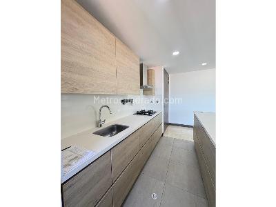 Apartamento de 3 alcobas en arriendo en El Poblado, Medellín, 137 m² · foto 4 de 19