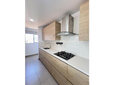 Apartamento de 3 alcobas en arriendo en El Poblado, Medellín, 137 m² · foto 8 de 19