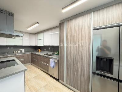 Apartamento de 4 alcobas en venta en El Velodromo, Medellín, 300 m² · foto 3 de 20
