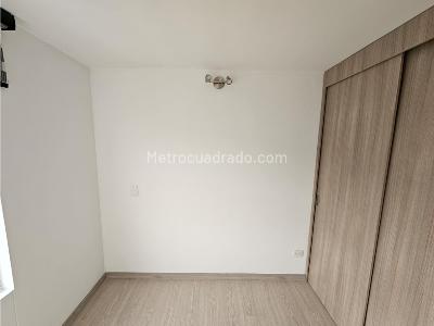 Apartamento de 3 alcobas en arriendo en Loma De Los Bernal, Medellín, 55 m² · foto 3 de 14