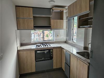 Apartamento de 3 alcobas en arriendo en Loma De Los Bernal, Medellín, 55 m² · foto 4 de 14