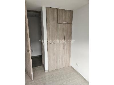 Apartamento de 3 alcobas en arriendo en Loma De Los Bernal, Medellín, 55 m² · foto 8 de 14