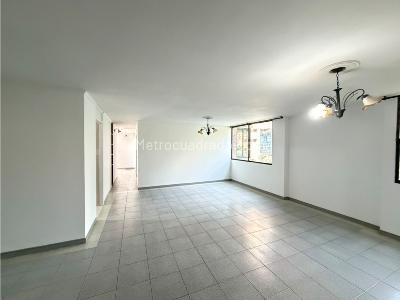 Apartamento de 4 alcobas en arriendo en Laueles, Medellín, 144 m² · foto 2 de 15