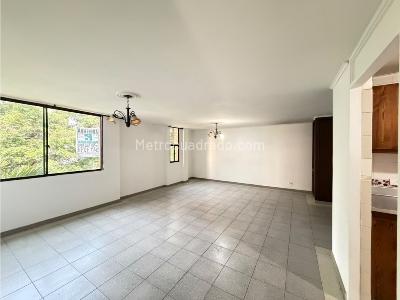 Apartamento de 4 alcobas en arriendo en Laueles, Medellín, 144 m² · foto 3 de 15