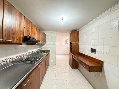 Apartamento de 4 alcobas en arriendo en Laueles, Medellín, 144 m² · foto 4 de 15