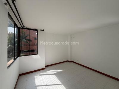 Apartamento de 4 alcobas en arriendo en Laueles, Medellín, 144 m² · foto 9 de 15