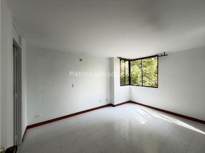 Apartamento de 4 alcobas en arriendo en Laueles, Medellín, 144 m² · foto 13 de 15