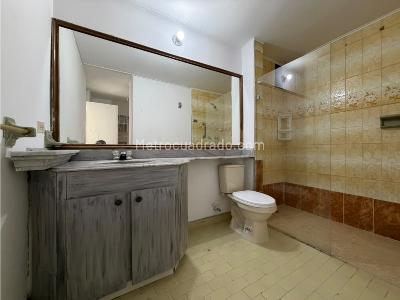 Apartamento de 4 alcobas en arriendo en Laueles, Medellín, 144 m² · foto 15 de 15