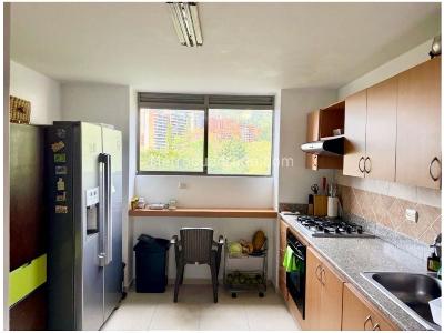 Apartamento de 3 alcobas en venta en El Poblado, Medellín, 121 m² · foto 16 de 20