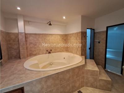 Apartamento de 3 alcobas en arriendo en Laureels, Medellín, 174 m² · foto 13 de 13