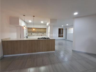 Apartamento de 3 alcobas en arriendo en Laureels, Medellín, 174 m² · foto 5 de 13