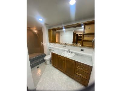Apartamento de 3 alcobas en arriendo en Laureels, Medellín, 174 m² · foto 6 de 13