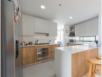 Apartamento de 3 alcobas en arriendo en El Poblado, Medellín, 170 m² · foto 11 de 13