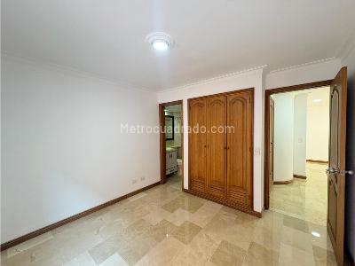 Apartamento de 3 alcobas en venta en Laueles, Medellín, 150 m² · foto 12 de 18