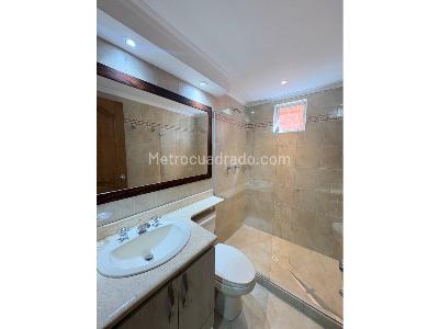 Apartamento de 3 alcobas en venta en Laueles, Medellín, 150 m² · foto 15 de 18