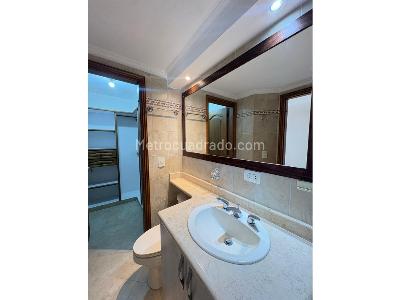 Apartamento de 3 alcobas en venta en Laueles, Medellín, 150 m² · foto 16 de 18
