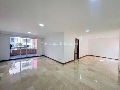 Apartamento de 3 alcobas en venta en Laueles, Medellín, 150 m² · foto 1 de 18