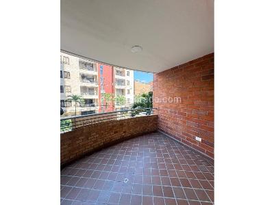 Apartamento de 3 alcobas en venta en Laueles, Medellín, 150 m² · foto 2 de 18