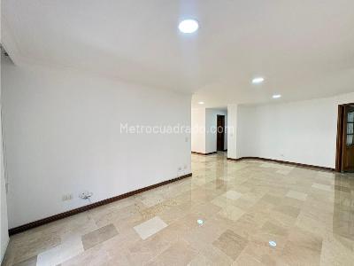 Apartamento de 3 alcobas en venta en Laueles, Medellín, 150 m² · foto 4 de 18
