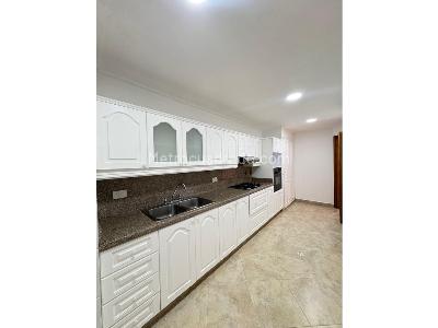 Apartamento de 3 alcobas en venta en Laueles, Medellín, 150 m² · foto 9 de 18