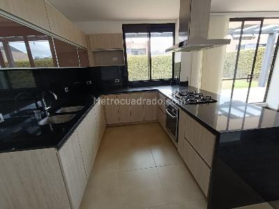Casa de 4 alcobas en arriendo en Entrelomas, Zipaquirá, 320 m² · foto 5 de 20