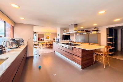 Apartamento de 3 alcobas en arriendo en Chico Alto, Bogotá, 350 m² · foto 8 de 10