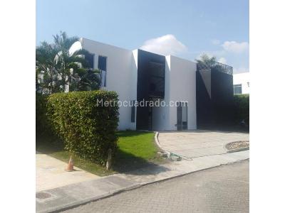 Casa de 5 alcobas en venta en Lagos Del Peñon, Girardot, 794 m² · foto 2 de 15