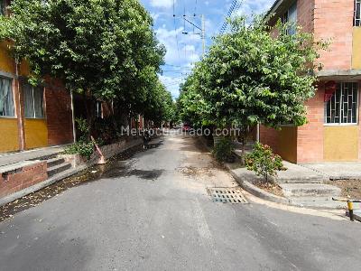 Casa de 4 alcobas en venta en Portachuelo, Girardot, 64 m² · foto 2 de 20