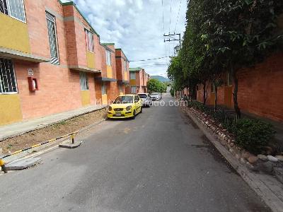 Casa de 4 alcobas en venta en Portachuelo, Girardot, 64 m² · foto 3 de 20