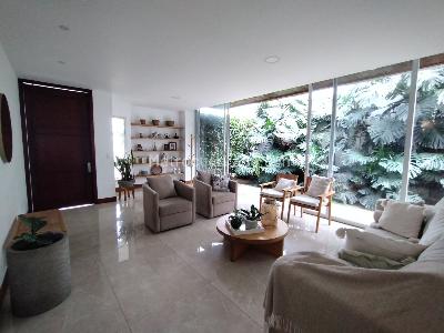 Casa de 4 alcobas en venta en Condominio Lago Club Pance, Cali, 407 m² · foto 2 de 14