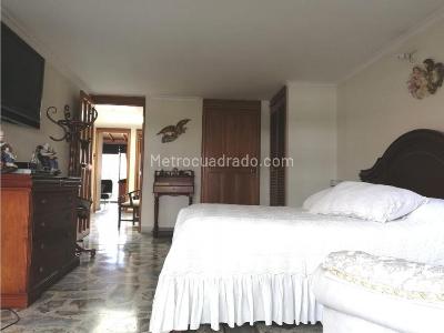 Apartamento de 4 alcobas en venta en Laureles, Medellín, 240 m² · foto 13 de 20