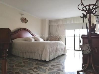 Apartamento de 4 alcobas en venta en Laureles, Medellín, 240 m² · foto 18 de 20