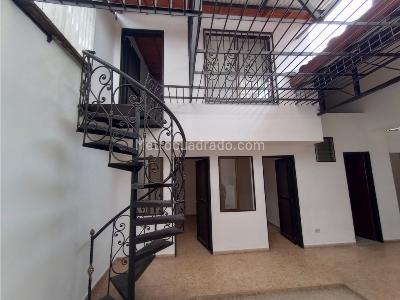 Casa de 5 alcobas en arriendo en Mesa, Envigado, 270 m² · foto 2 de 20