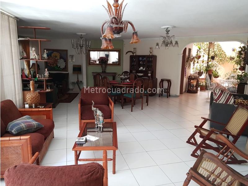 Commercial 5BR House in Laureles