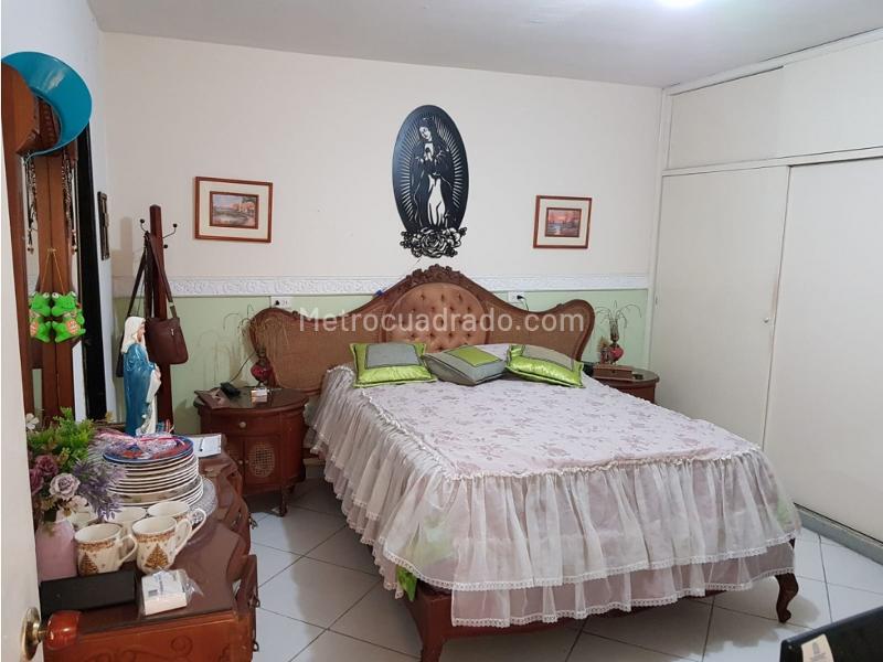 Casa Comercial de 5 Alcobas en Laureles - 4