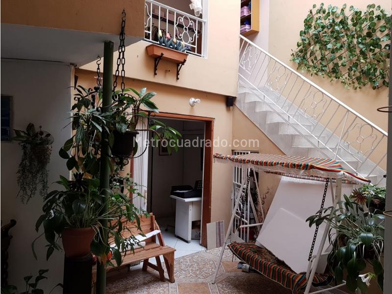 Casa Comercial de 5 Alcobas en Laureles - 8