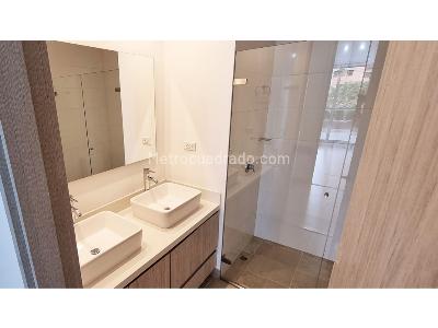 Apartamento de 3 alcobas en arriendo en Lalinde, Medellín, 145 m² · foto 16 de 18