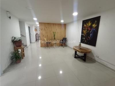 Casa de 5 alcobas en venta en Belen Malibu, Medellín, 260 m² · foto 3 de 13