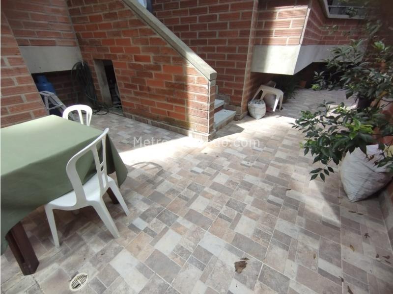 Modern 5BR Apartment in Patio Bonito with 2 Garages - 5