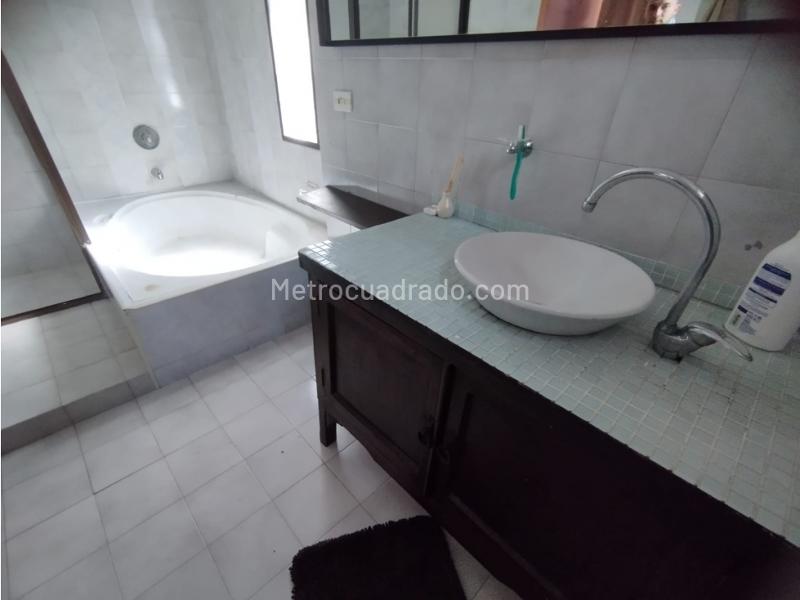 Modern 5BR Apartment in Patio Bonito with 2 Garages - 6