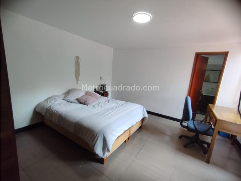 Modern 5BR Apartment in Patio Bonito with 2 Garages - 9