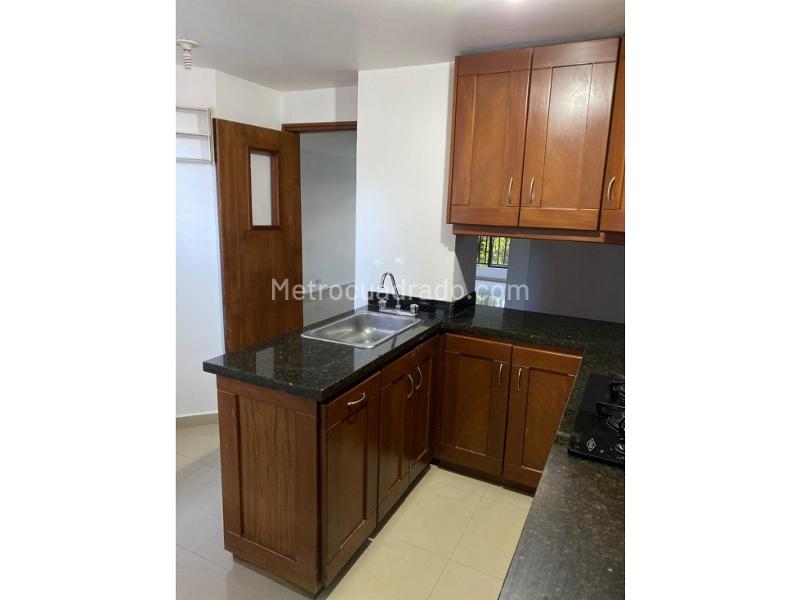 Modern 3BR Apartment with Pool in Manila - 2