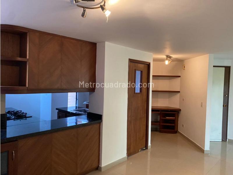 Modern 3BR Apartment with Pool in Manila - 3
