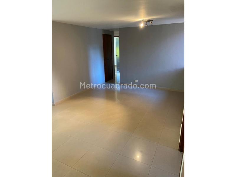 Modern 3BR Apartment with Pool in Manila - 4