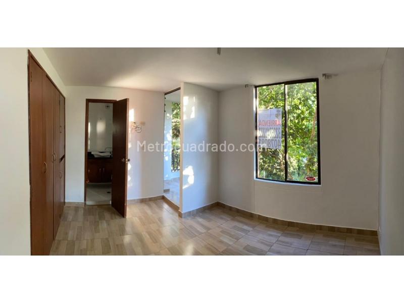 Modern 3BR Apartment with Pool in Manila - 5