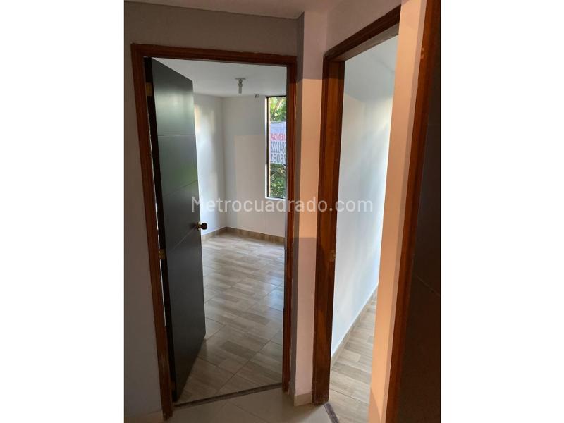 Modern 3BR Apartment with Pool in Manila - 9