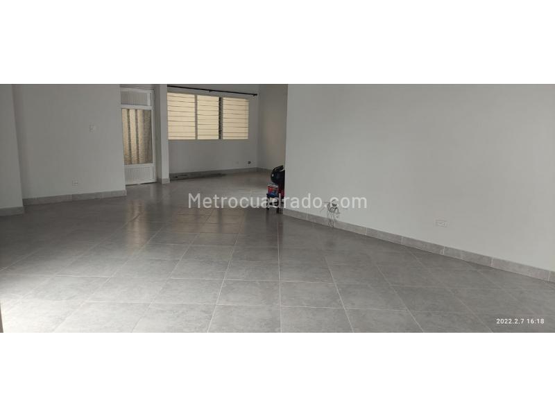 Spacious 4BR Apartment in Calasanz - 5