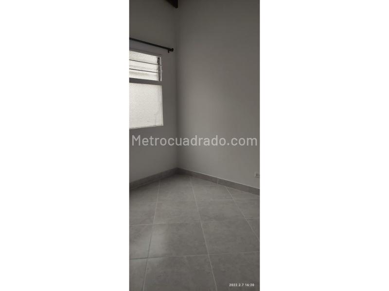 Spacious 4BR Apartment in Calasanz - 9