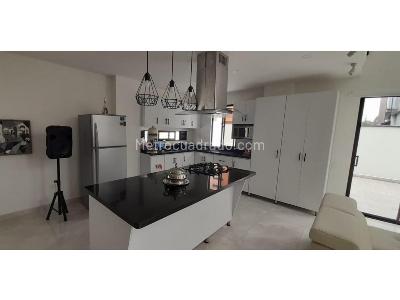 Casa de 4 alcobas en arriendo en El Porvenir, Rionegro, 240 m² · foto 3 de 14