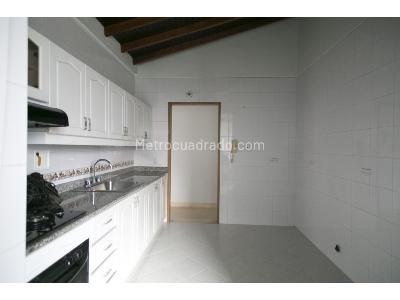 Casa de 3 alcobas en arriendo en Conquistadores, Medellín, 75 m² · foto 4 de 12